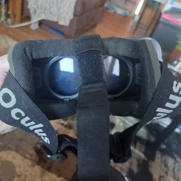 Oculus - Picture 2 of 3